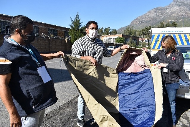 City and Design Indaba hand over Shelter bags to the homeless