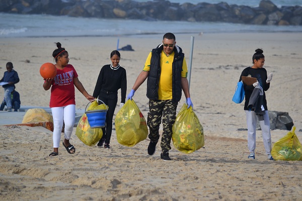 Trash Bash on International Coastal Cleanup Day